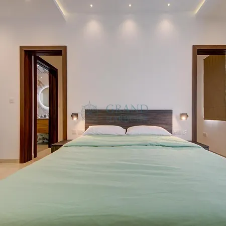 Casa Dell'arte In Rooftop Pool & Garage Appartement