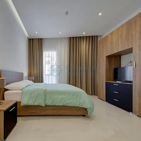 Casa Dell'arte In Rooftop Pool & Garage Appartement